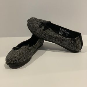 Faded Glory Black and White Flats